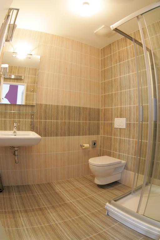 Dahlia Inn Prague Ngoại thất bức ảnh